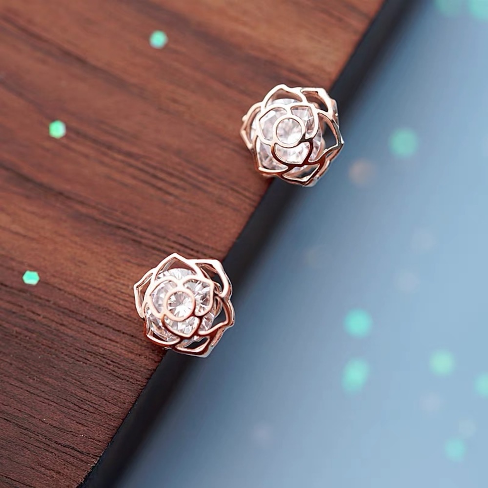 HP⭐️Rose gold 3D Rose Zircon Studs